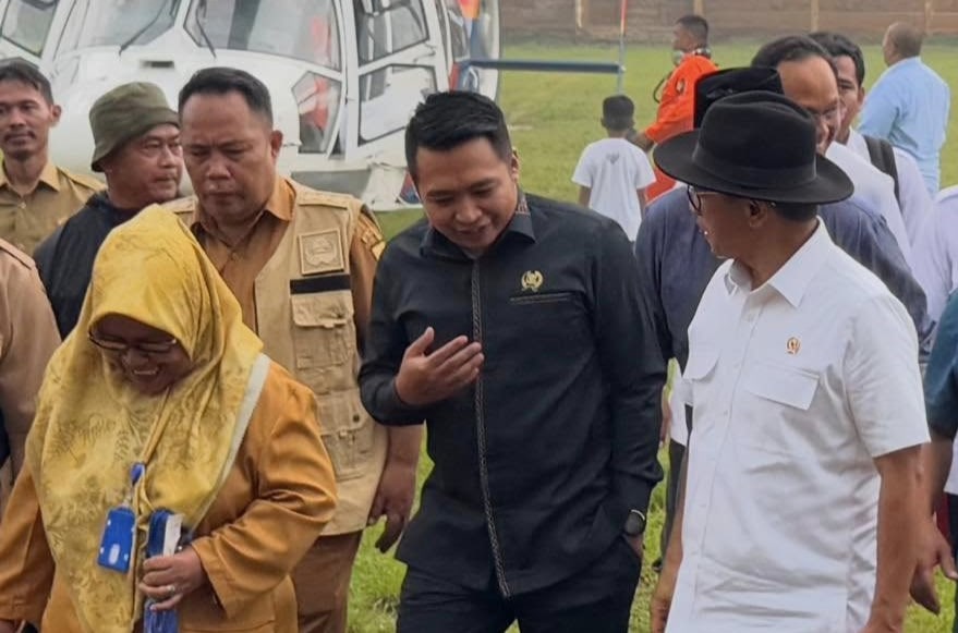 Menteri Desa Pembangunan Daerah Tertinggal (PDT) Yandri Susanto menegaskan jika dana desa boleh dimanfaatkan untuk kondisi darurat bencana alam. Hal ini tegas Yandri dipastikan tidak menyalahi regulasi meskipun tidak tertulis dalam Permendes tentang prioritas penggunaan dana desa 2025 mendatang.