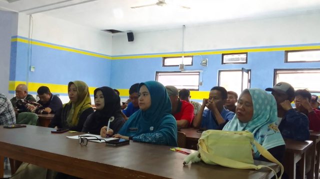 Kades Pasirhalang Kecamatan Sukaraja Kabupaten Sukabumi Yusup Purnama membuka acara Mitigasi Bencana 2024, Senin (2/12/2024) di Aula Desa Pasirhalang.