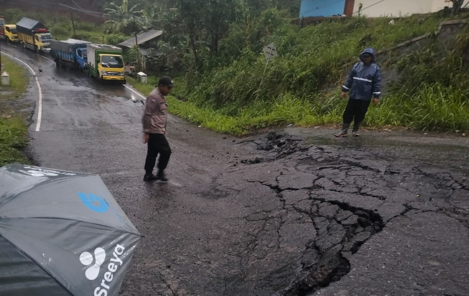 Badan Penanggulangan Bencana Daerah (BPBD) Kabupaten Sukabumi telah merilis data sementara sejumlah wilayah atau kecamatan yang terdampak banjir dan longsor yang melanda Kabupaten Sukabumi pada Rabu (4/12/2024).