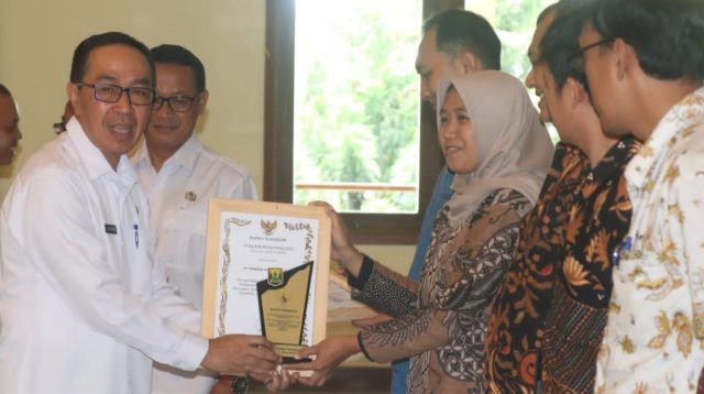 Sekretaris Daerah Kabupaten Sukabumi Ade Suryaman mengatakan ada 5.591 perusahaan yang berdiri di Kabupaten Sukabumi. Keberadaan perusahaan itu diharapkan dapat berkontribusi dalam pembangunan daerah sesuai kewajibannya.