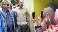 Menteri Desa dan Pembangunan Daerah Tertinggal Yandri Susanto melakukan kunjungan kerja ke Kabupaten Sukabumi, Selasa (24/12/2024). Selama di Kabupaten Sukabumi Yandri bermalam di salah satu rumah warga Nagrak. Yandri di Sukabumi melakukan beberapa agenda kegiatan.