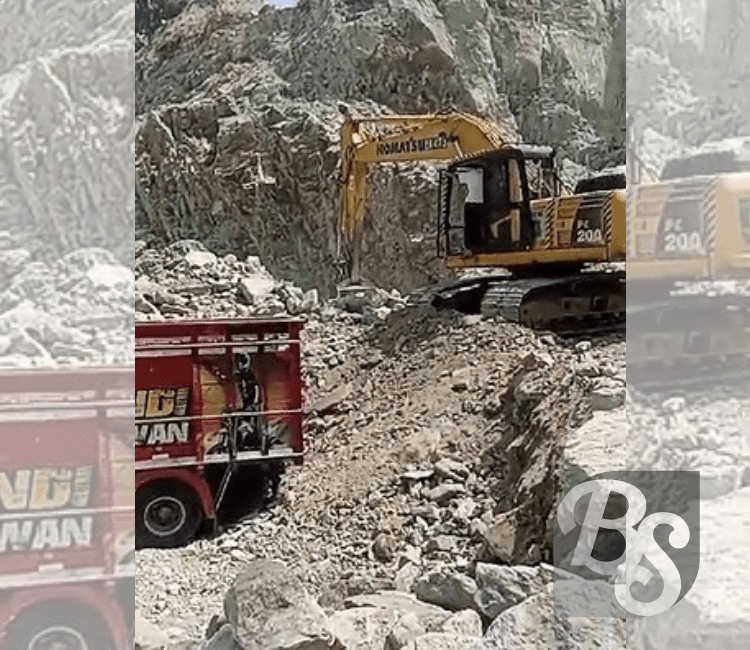 Soal aktivitas tambang batu hijau di Kampung Keramat Jaya Desa Kertaraharja Kecamatan Cikembar Kabupaten Sukabumi, Jawa Barat, Kepala Desa Kertaraharja, Yati Nurhayati menyebut pihak perusahaan telah berbohong.