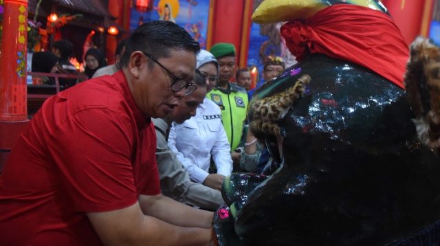 Di momen perayaan Tahun Baru Imlek 2576 tahun 2025, Penjabat (Pj) Wali Kota Sukabumi Kusmana Hartadji izin pamit ke warga Tionghoa Kota Sukabumi.