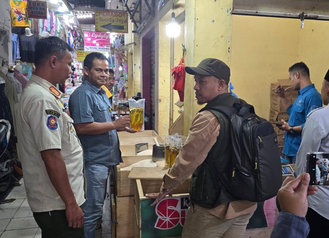 Tim Pengendalian Inflasi Daerah (TPID) Kabupaten Sukabumi melakukan pengecekan harga Minyakita mulai tingkat konsumen (pasar) sampai di tingkat Distributor pertama, Selasa (21/1/2025).