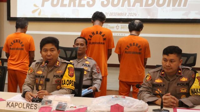 Terungkap, suami pelaku penyiraman air keras yang hendak disiramkan kepada istrinya di Kampung Dukuh Nara, Desa Pawenang, Kecamatan Nagrak, Kabupaten Sukabumi, membeli air keras tersebut lewat daring atau online.