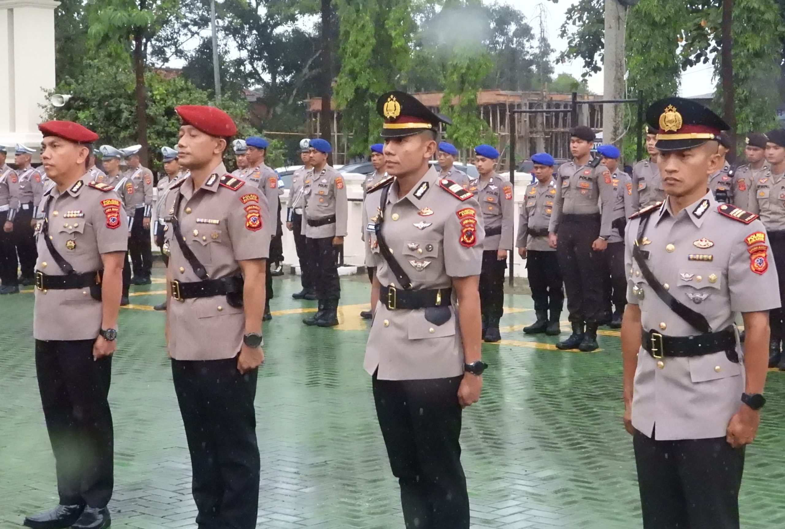 Jabatan Kasat Reskrim dan Kasat Lantas Polres Sukabumi kini telah berganti. Pelaksanakan upacara serah terima jabatan Kasat Reskrim dan Kasat Lantas Polres Sukabumi di Mapolres Sukabumi pada Senin (20/01/2025) pagi.