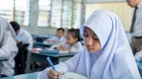 Pemerintah Pusat melalui Menteri Pendidikan Dasar dan Menengah, Menteri Agama, serta Menteri Dalam Negeri, telah menetapkan jadwal libur sekolah bagi siswa di seluruh wilayah Indonesia.