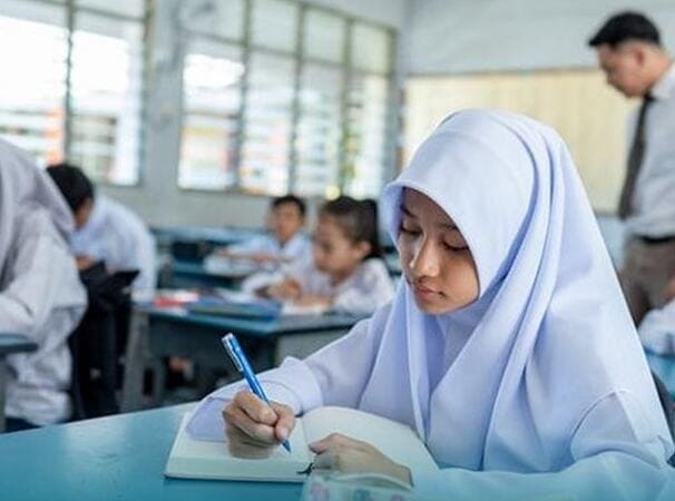 Pemerintah Pusat melalui Menteri Pendidikan Dasar dan Menengah, Menteri Agama, serta Menteri Dalam Negeri, telah menetapkan jadwal libur sekolah bagi siswa di seluruh wilayah Indonesia.