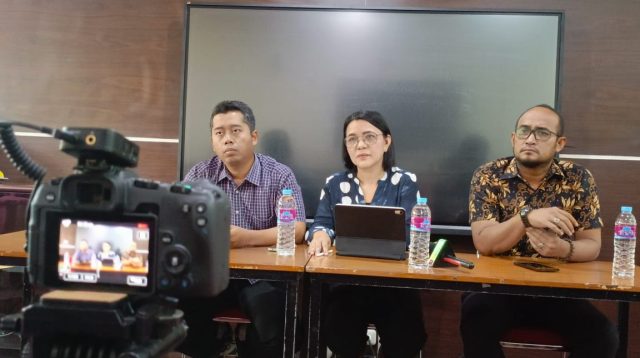 Universitas Nusa Putra menyikapi dugaan kasus kekerasan seksual yang dialami VM (20 tahun) mahasiswi di Fakultas Hukum Universitas Nusa Putra yang dilakukan diduga dilakukan ES (46 tahun) pegawai Pengadilan Negeri Kota Sukabumi. Ketua Satuan Tugas Pencegahan dan Penanganan Kekerasan Seksual (Satgas PPKS) Universitas Nusa Putra, Rida Ista Sitepu membeberkan pihaknya mendapatkan laporan kasus kekerasan seksual itu pada Senin 23 Februari 2025 lalu.