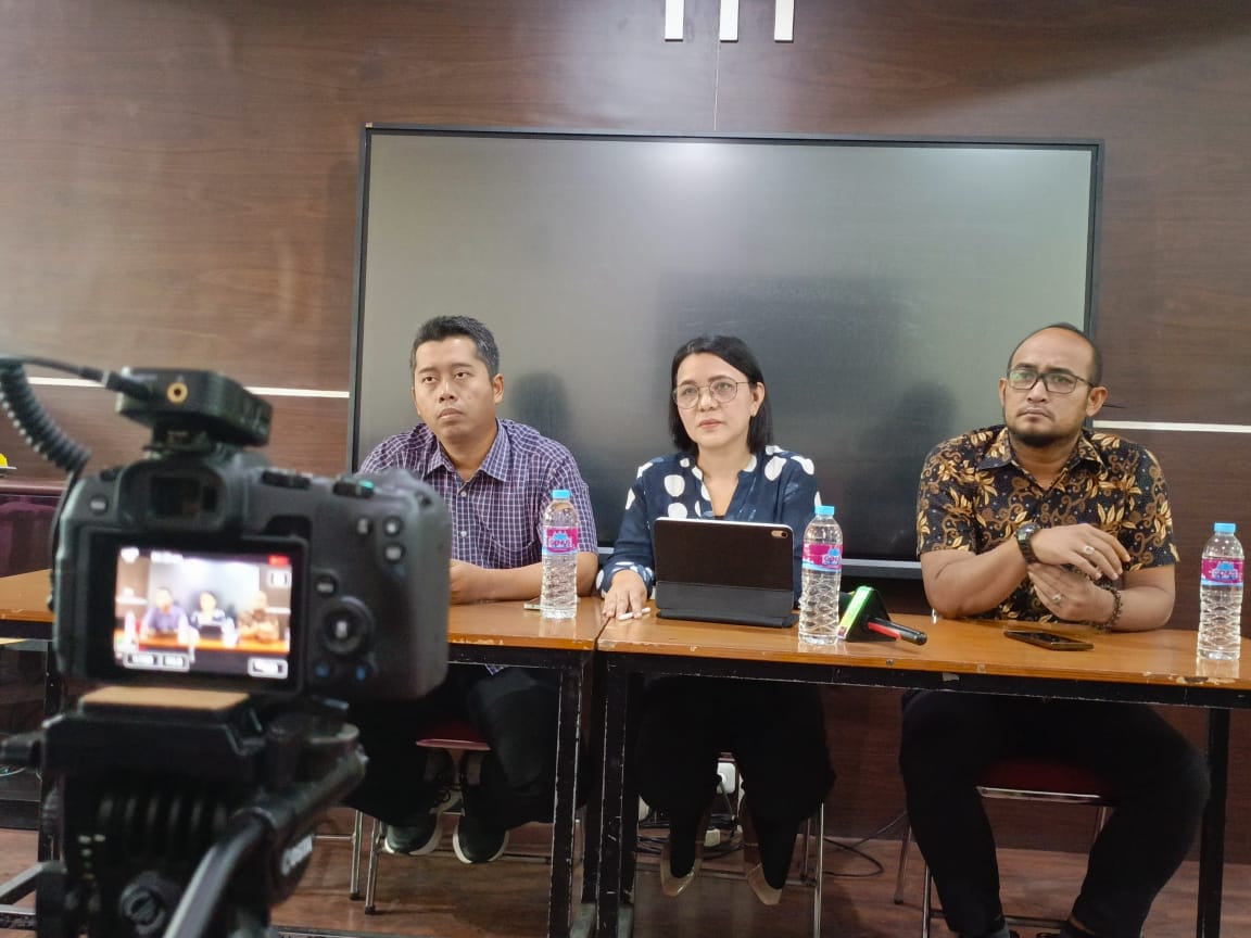 Universitas Nusa Putra menyikapi dugaan kasus kekerasan seksual yang dialami VM (20 tahun) mahasiswi di Fakultas Hukum Universitas Nusa Putra yang dilakukan diduga dilakukan ES (46 tahun) pegawai Pengadilan Negeri Kota Sukabumi. Ketua Satuan Tugas Pencegahan dan Penanganan Kekerasan Seksual (Satgas PPKS) Universitas Nusa Putra, Rida Ista Sitepu membeberkan pihaknya mendapatkan laporan kasus kekerasan seksual itu pada Senin 23 Februari 2025 lalu.