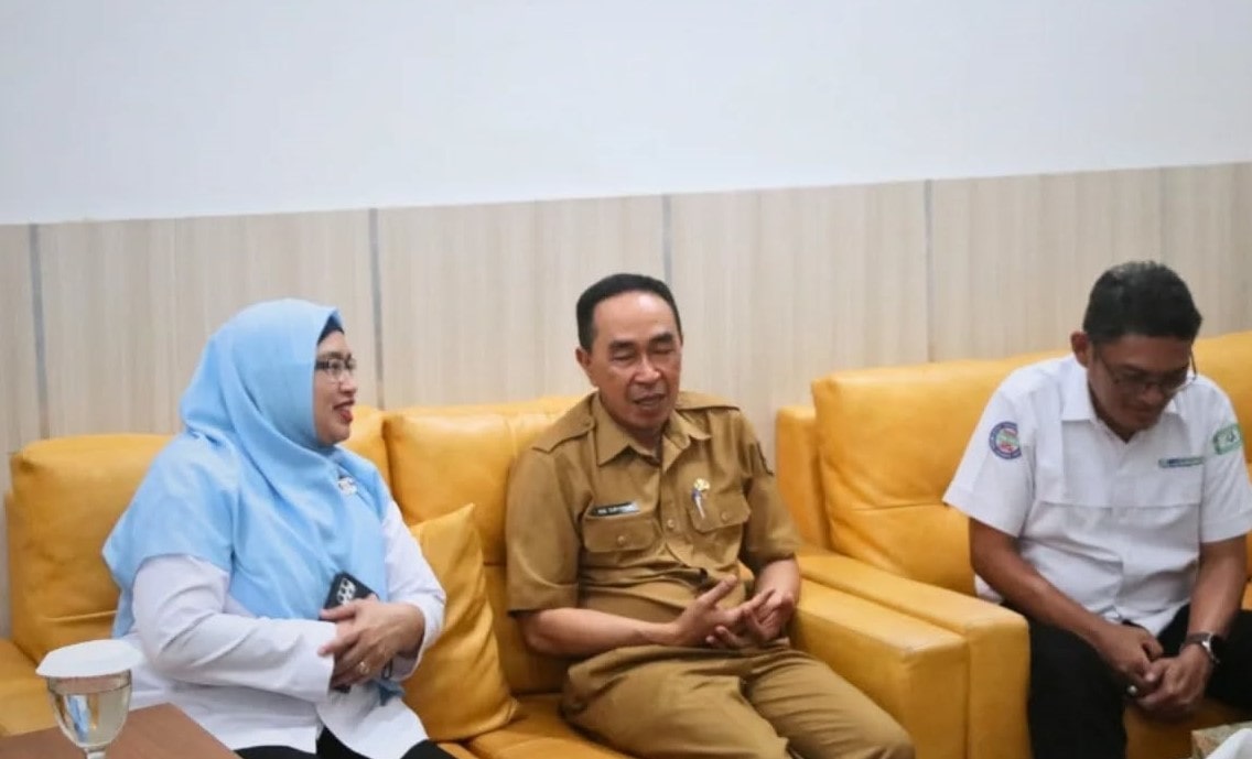 Ade Suryaman saat menerima kunjungan kerja dari BPJS Kesehatan Sukabumi dan BPJS Ketenagakerjaan Sukabumi di Pendopo Sukabumi, Senin (10/2/2025).