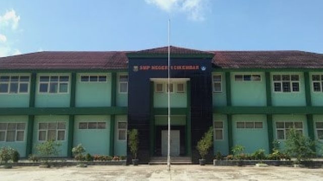 Pungutan yang mengatasnamakan iuran infak di SMPN 1 Cikembar Kabupaten Sukabumi telah dihentikan sejak Rabu 12 Maret 2025 lalu. Hal ini setelah Anggota DPRD Kabupaten Sukabumi, Saepul Rahman, berhasil bertemu guna mengkonfirmasi langsung dengan Kepala Sekolah SMPN 1 Cikembar, Dedi Supriyadi.