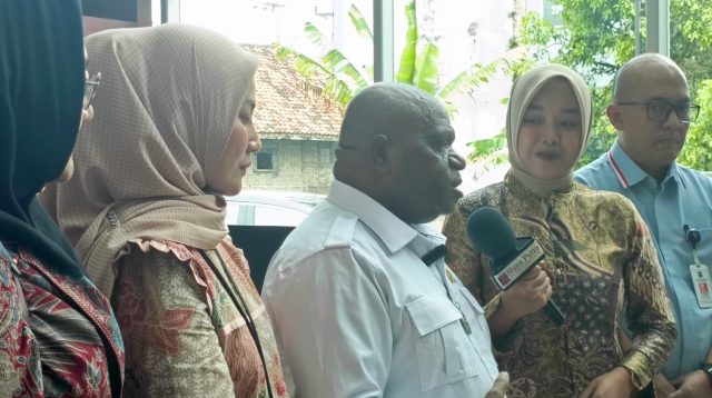 Menteri Hak Asasi Manusia (HAM) Republik Indonesia, Natalius Pigai, hadir di Auditorium Nusa Putra University (NPU) untuk memberikan kuliah umum bertajuk "Diversity, Equality and Human Rights".