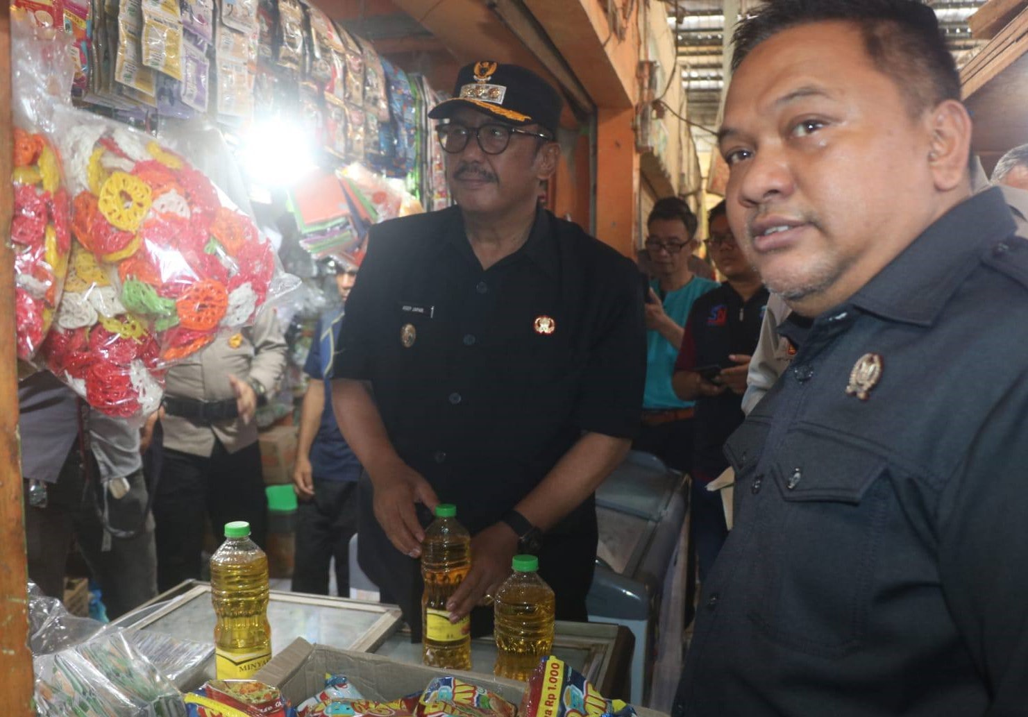 Ketua DPRD Kabupaten Sukabumi, Budi Azhar Mutawali, merekomendasikan Polres Sukabumi untuk menyelidiki berkurangnya takaran atau volume Minyakita kemasan botol.