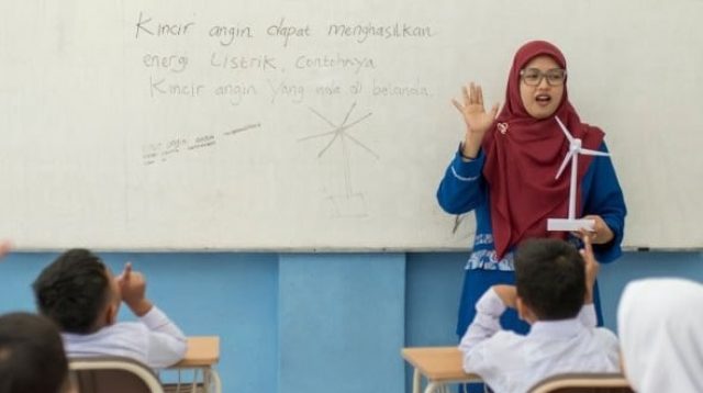 Jelang lebaran, sebanyak 1,48 juta guru ASN dan 392 ribu guru non-ASN tahun 2025 ini mendapat penyaluran dana tunjangan yang langsung ditransfer ke rekening pribadi masing-masing guru.