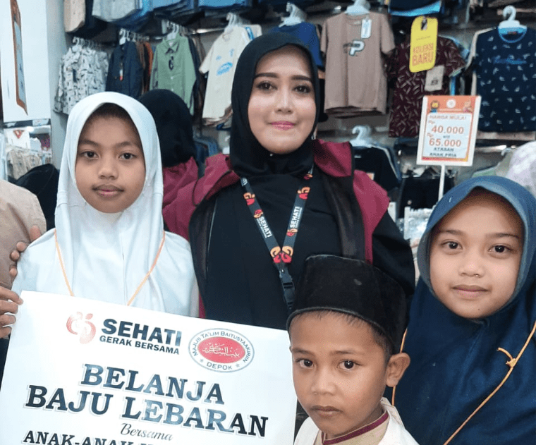 Yayasan Sehati Gerak Bersama dan Yayasan Baitusyajirin memanjakan 304 anak Yatim di Sukabumi dengan kegiatan belanja baju Lebaran 2025 ini