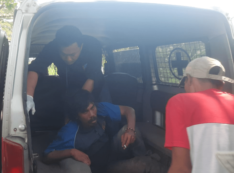 Seorang pria dibuang di jalan PLTU Palabuhanratu yang mengaku bernama Herman asal Kecamatan Sukaraja, untuk sementara dititipkan di Panti Aura Welas Asih Palabuhanratu.