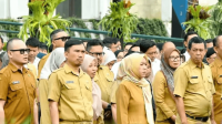 Seluruh aparatur sipil negara (ASN) Pemda Provinsi Jawa Barat ngantor lebih awal selama bulan Ramadan, yakni pukul 6.30 harus sudah di kantor atau presensi.