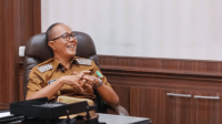 Walikota Sukabumi, Ayep Zaki menyatakan tidak akan mengambil gajinya sebagai Walikota Sukabumi. Kata Ayep Zaki, gajinya sebagai Walikota Sukabumi akan disalurkan tiap bulannya untuk anak yatim dan pelaku usaha UMKM yang sangat membutuhkan bantuan usaha.