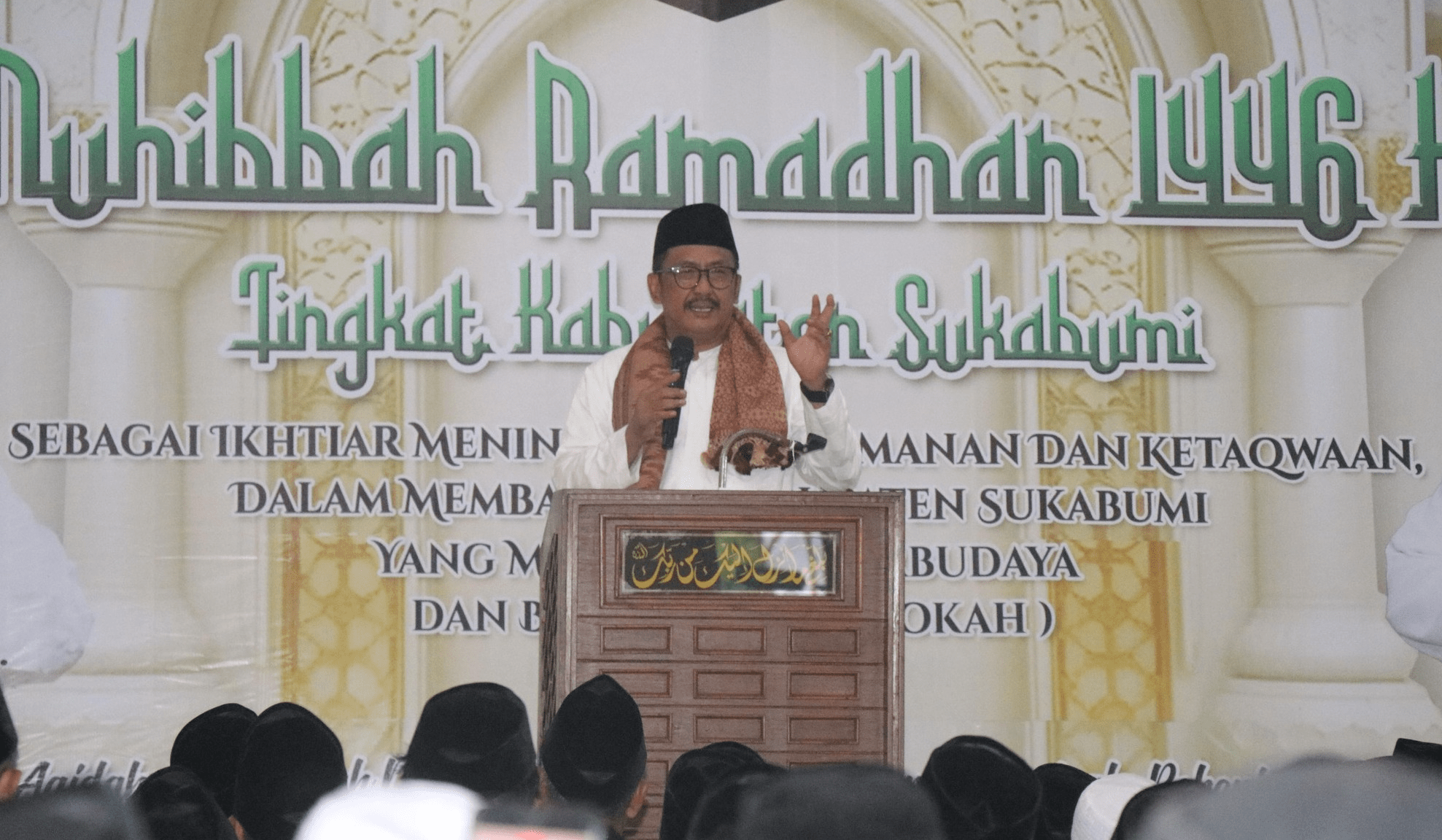 Bupati Sukabumi Asep Japar berjanji akan segera bergerak cepat untuk memperbaiki semua infrastruktur yang rusak dan perlu perbaikan, khususnya infrastruktur yang rusak pasca bencana alam. "Insya Allah dengan keterbatasan anggaran yang kita miliki, secarperbaikan jalan yang rusak, saluran irigasi, dan lainnya kita urus, terutama infrastrutur yang rusak pasca bencana. Semoga bisa segera terselesaikan,"tegas Asep Japar saat kegiatan Muhibah Ramadhan 1446 H, di Masjid Agung Jampangkulon Kecamatan Jampangkulon Kabupaten Sukabumi, Senin (24/3/2025).