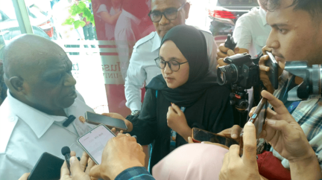 Menteri Hak Asasi Manusia (HAM) Natilius Pigai menanggapi munculnya kekhawatiran kembalinya dwifungsi ABRI atau TNI di Indonesia. Menurut Natilius Pigai, mereka yang mengangkat isu akan munculnya kembali dwifungsi ABRI itu hanya datang dari orang-orang yang kurang pekerjaan.