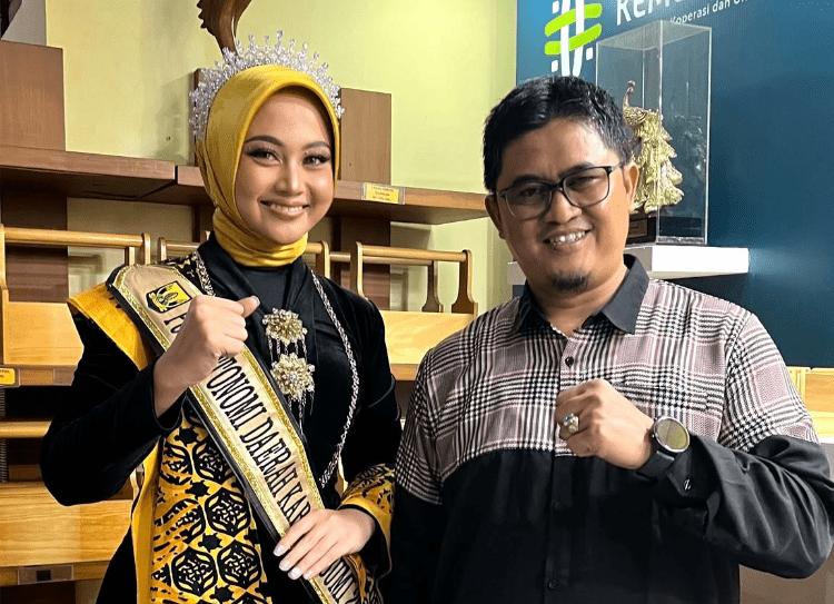 Kabupaten Sukabumi kembali menorehkan prestasi membanggakan dengan terpilihnya Tessa Yasmin Shopia sebagai Putri Otonomi Daerah Kabupaten Sukabumi 2025. Gelar ini diberikan kepada sosok muda berbakat yang memiliki komitmen dalam memajukan daerah dan berkontribusi bagi masyarakat.