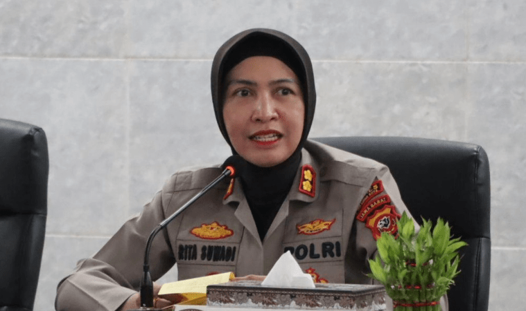 Ketua DPC Gerakan Mahasiswa Nasional Indonesia (GMNI) Sukabumi Raya, Aris Gunawan ikut mengecam tindakan kekerasan yang dilakukan anggota Polres Sukabumi Kota terhadap massa aksi yang menolak Pengesahan UU TNI, di depan Kantor DPRD Kota Sukabumi pada Senin (24/3/2025).