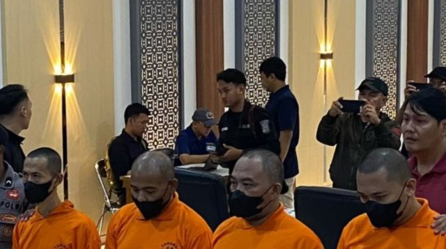 Polres Cianjur berhasil mengungkap kasus pemalsuan Surat Tanda Nomor Kendaraan (STNK) yang melibatkan seorang pria yang mengklaim dirinya sebagai jenderal dari Kekaisaran Sunda Nusantara.