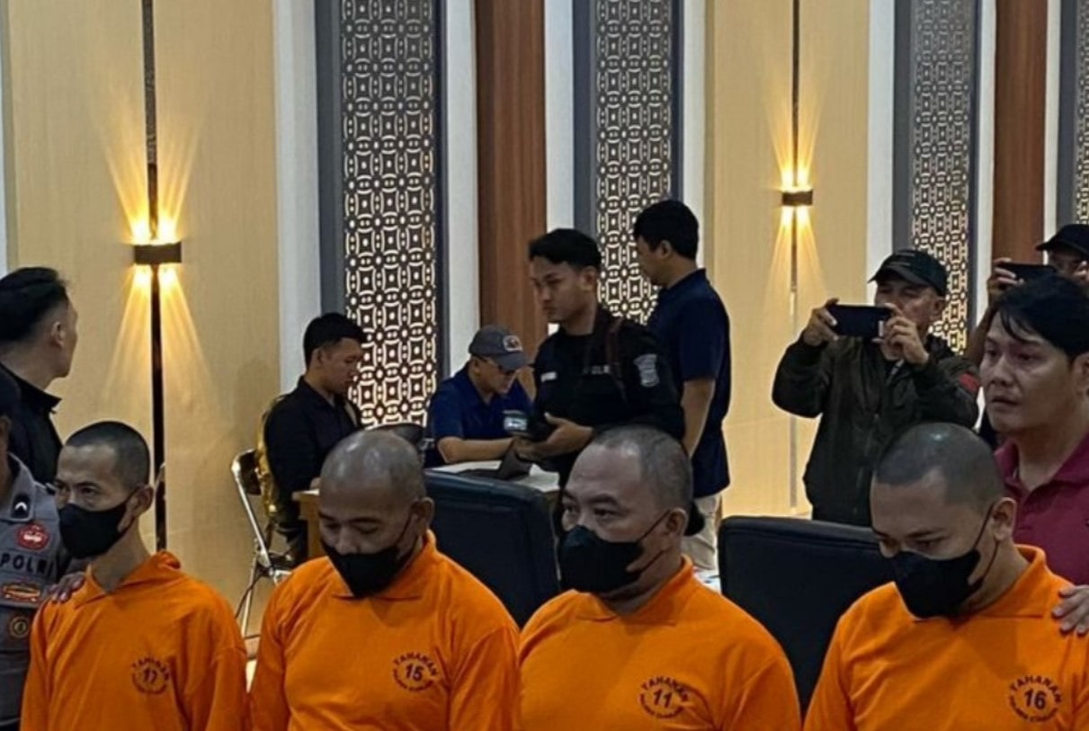 Polres Cianjur berhasil mengungkap kasus pemalsuan Surat Tanda Nomor Kendaraan (STNK) yang melibatkan seorang pria yang mengklaim dirinya sebagai jenderal dari Kekaisaran Sunda Nusantara.