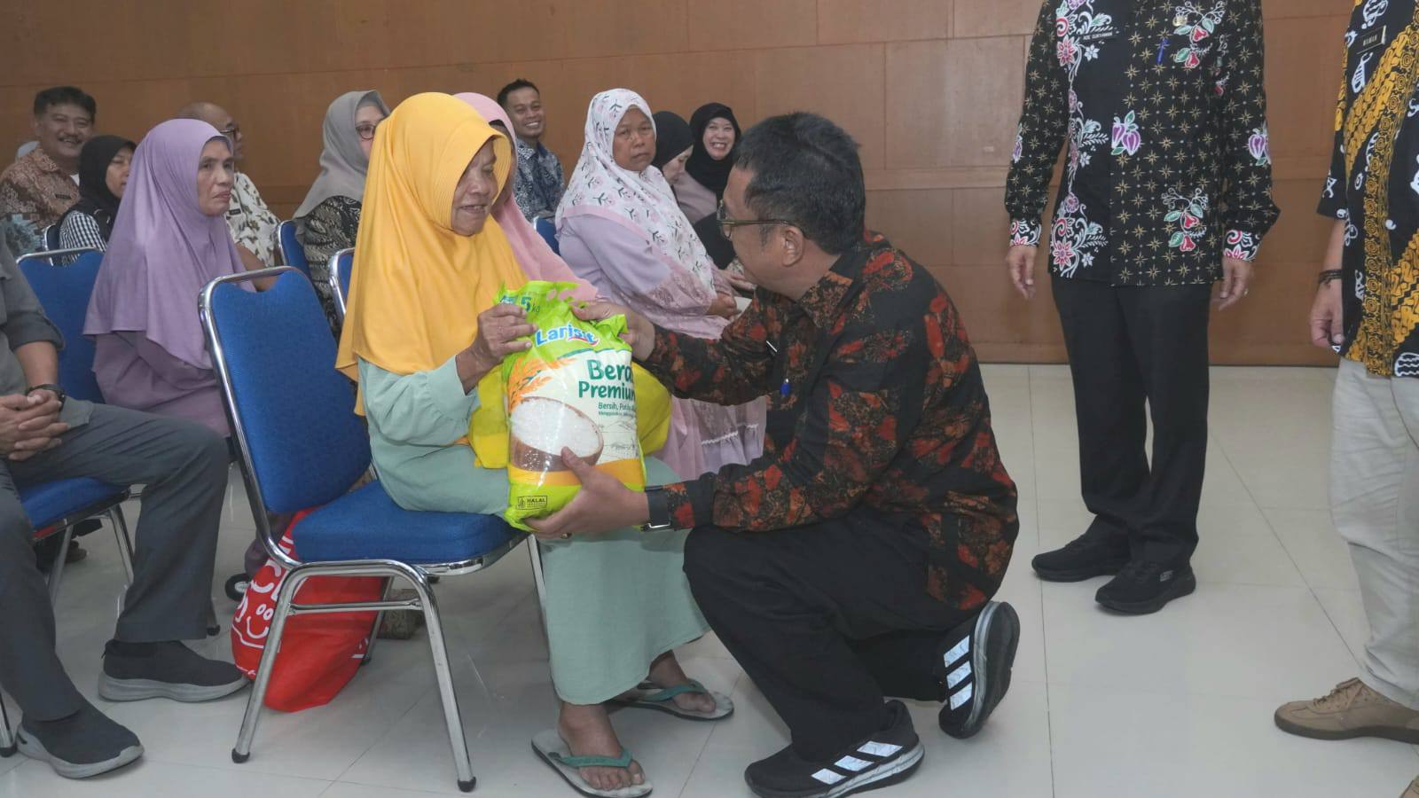 Bupati Sukabumi Asep Japar meluncurkan program Sukabumi Nyaah Ka Indung di Pendopo, Jumat, 11 April 2025.