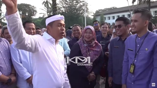 Gubernur Jawa Barat, Dedi Mulyadi, menyuarakan kemarahan atas aktivitas penambangan di Desa Cihaur, Kecamatan Simpenan, Kabupaten Sukabumi, yang menyebabkan kerusakan parah pada lahan pertanian warga.
