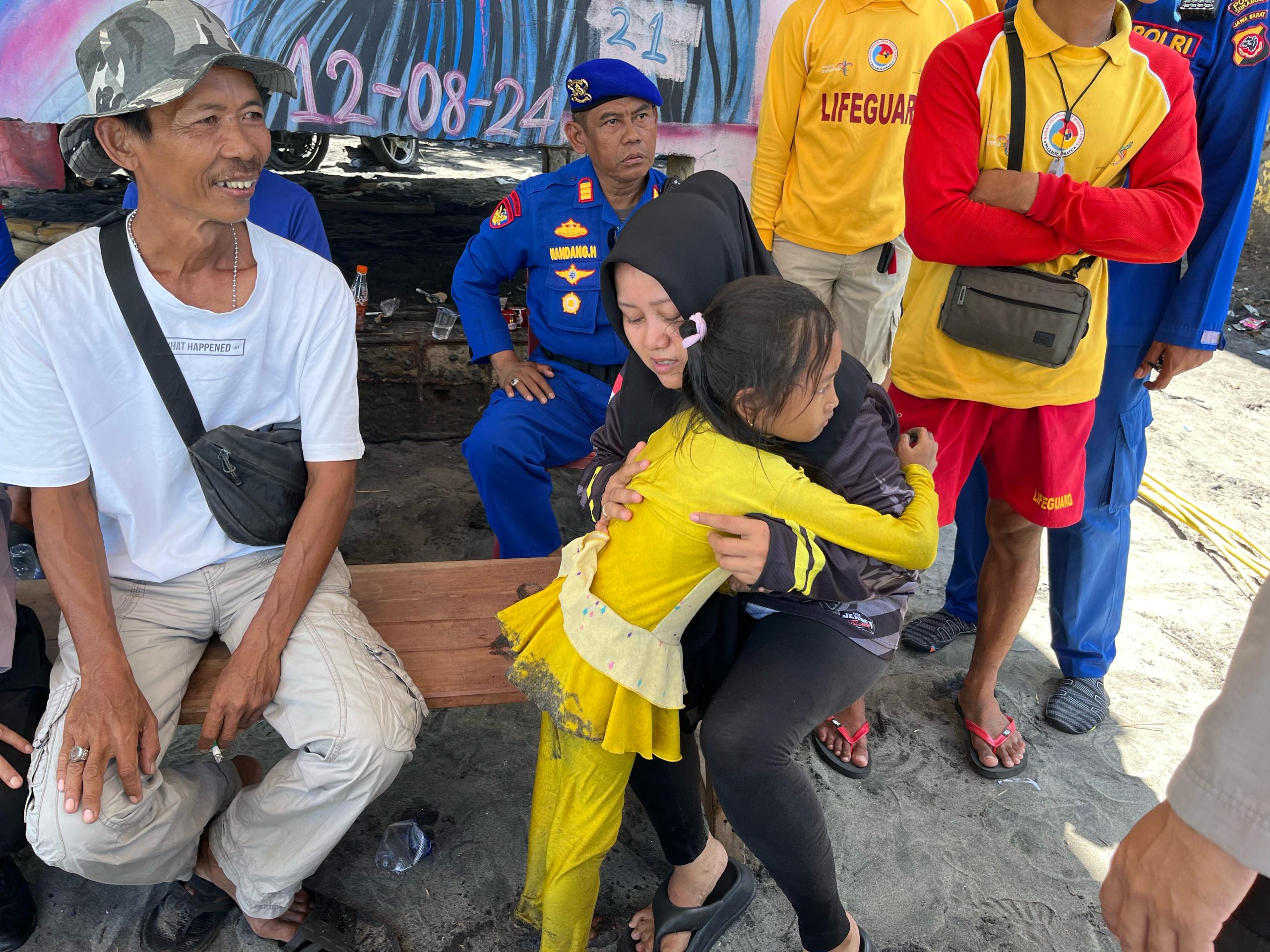 Petugas Satuan Polisi Perairan dan Udara (Sat Polairud) Polres Sukabumi berhasil mempertemukan seorang anak dan ibu kandungnya yang ditemukan dalam keadaan kebingungan di Pantai Karang Hawu, Kecamatan Cisolok, Kabupaten Sukabumi, pada Kamis (3/4/2025).