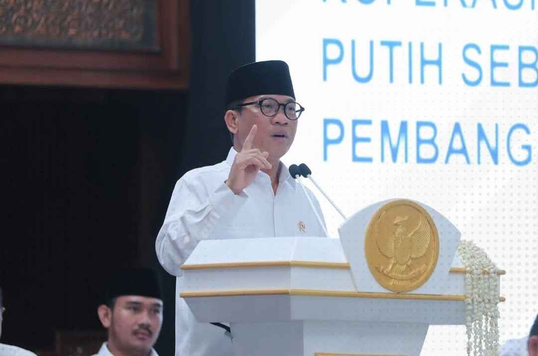 Menteri Desa, Pembangunan Daerah Tertinggal, dan Transmigrasi (Mendes PDTT) Yandri Susanto menegaskan bahwa pembentukan Koperasi Merah Putih bukan untuk menggantikan Badan Usaha Milik Desa (BUMDes), melainkan sebagai penguat dalam upaya percepatan pembangunan desa. Hal ini disampaikannya saat meluncurkan Musyawarah Desa Khusus (Musdesus) Pembentukan Koperasi Merah Putih se-Jawa Barat