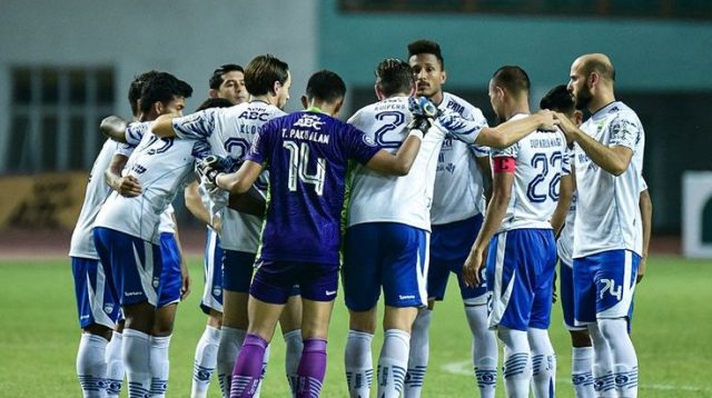 Malam ini, Persib Bandung akan berhadapan dengan PSS Sleman dalam laga lanjutan kompetisi Liga 1 Indonesia 2025. Pertandingan yang akan berlangsung di Stadion Gelora Bandung Lautan Api (GBLA) ini diprediksi berjalan sengit, mengingat kedua tim sama-sama mengincar kemenangan penting untuk memperbaiki posisi klasemen.