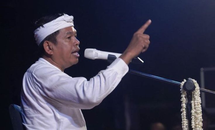 Program pendidikan militer bagi pelajar yang dianggap bermasalah resmi dimulai di Jawa Barat pada Kamis (1/5/2025). Sebanyak 39 siswa dari Kabupaten Purwakarta yang kerap melakukan pelanggaran dikirim untuk mengikuti pelatihan di Resimen Artileri Med, Batalyon Ar Program ini merupakan inisiatif Gubernur Jawa Barat, Dedi Mulyadi , sebagai solusi untuk membangun karakter .