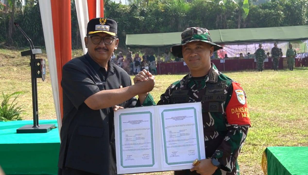Bupatikegiatan TNI Manunggal Membangun Desa  Bupati Sukabumi H. Asep Japar resmi membuka kegiatan TNI Manunggal Membangun Desa (TMMD) ke-124 di Desa Cisarua, Kecamatan Sukaraja. Ke atasdi Desa Cisarua, Kecamatan Sukaraja. Upacara pembukaan diadakan di Lapang PTPN VIII dan dipimpin langsung oleh Bupati sebagai upacara inspektur.