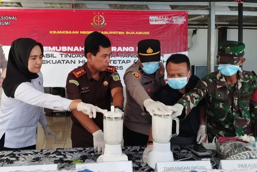 Dalam pemusnahan, hadir sejumlah unsur Forum Koordinasi Pimpinan Daerah (Forkopimda), termasuk perwakilan dari Pemerintah Daerah Kabupaten Sukabumi, Pengadilan Negeri Cibadak, BNNK Sukabumi, Polres Sukabumi, Kodim 0622/Sukabumi, serta tokoh-tokoh masyarakat.