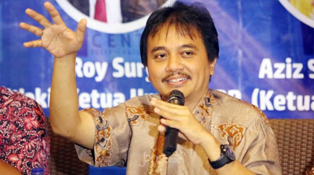 Mantan Menpora Roy Suryo resmi melaporkan ke Polres Metro Jakarta Pusat atas dugaan penghasutan terkait tuduhan ijazah palsu Presiden Joko Widodo.