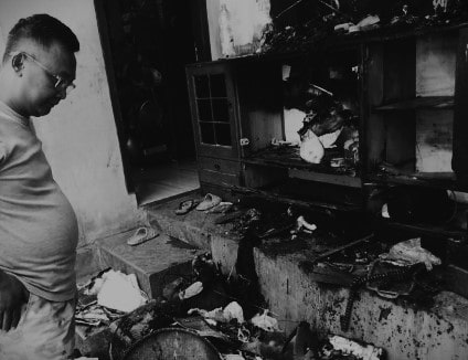 Aksi teror pembakaran rumah terjadi di Kota Sukabumi, yang salah satunya juga menimpa rumah seorang Anggota Polres Sukabumi Kota, Bripka Irwansyah, yang bertugas jadi Bhabinkamtibmas di Polsek Cikole. (syarif)