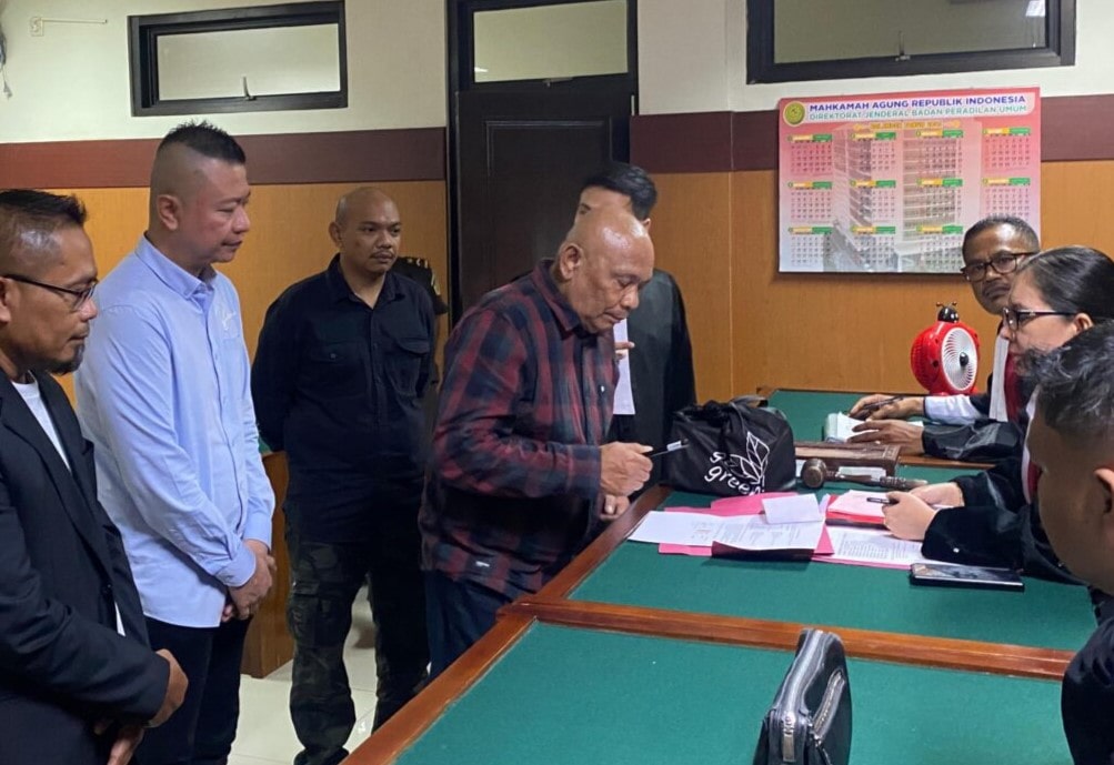 Mantan Wakil Ketua DPRD Kota Sukabumi periode 2019–2024, Jona Arizona, resmi dinyatakan bebas dari proses hukum yang menjeratnya terkait dugaan kasus penipuan dan penggelapan.