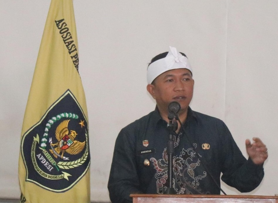 Wabup Andreas mengajak seluruh jajaran Apdesi untuk memperkuat kolaborasi demi mendorong pembangunan yang berpihak kepada masyarakat desa. Ia menegaskan pentingnya sinergi yang solid antara pemerintah daerah dan para kepala desa yang tergabung dalam Apdesi.