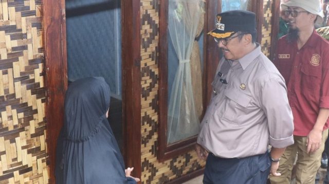 Bupati Sukabumi Asep Japar meninjau lokasi Hunian Tetap di terdampak bencana di Kampung Naringgul, Desa/Kecamatan Jampangtengah