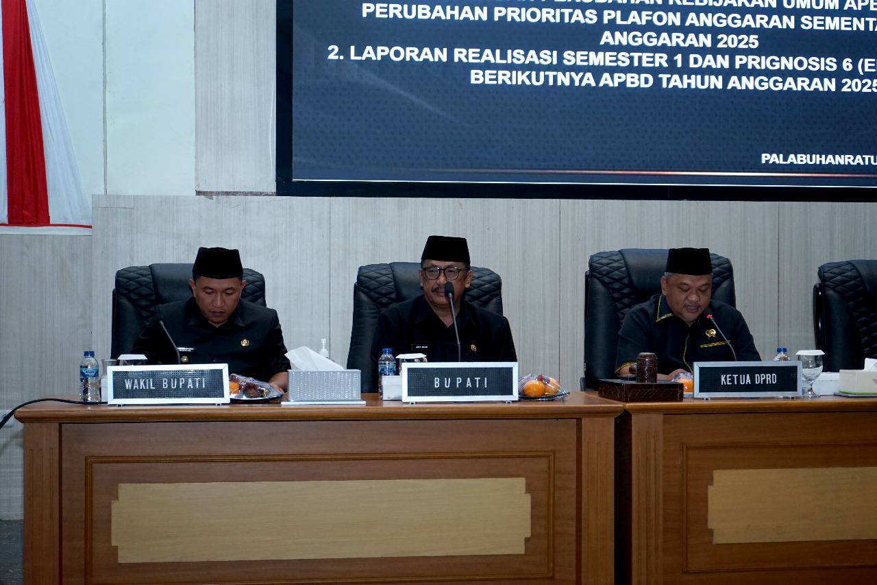 ewan Perwakilan Rakyat Daerah (DPRD) Kabupaten Sukabumi menggelar Rapat Paripurna dengan agenda penyampaian nota pengantar Bupati mengenai Rancangan Perubahan Kebijakan Umum APBD (KUA) dan Perubahan Prioritas Plafon Anggaran Sementara (PPAS) Tahun Anggaran 2025. Rapat juga membahas Laporan Realisasi Semester I dan Prognosis Enam Bulan Berikutnya APBD 2025.