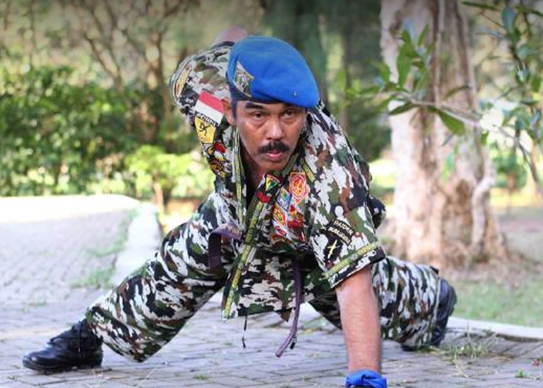 Kabar duka menyelimuti keluarga besar Tentara Nasional Indonesia (TNI) dan masyarakat luas. Kopral Kepala Partika Subagyo Lelono, yang lebih dikenal sebagai Kopral Bagyo, berpulang ke Rahmatullah di usia 61 tahun, Kamis (18/7/2025).