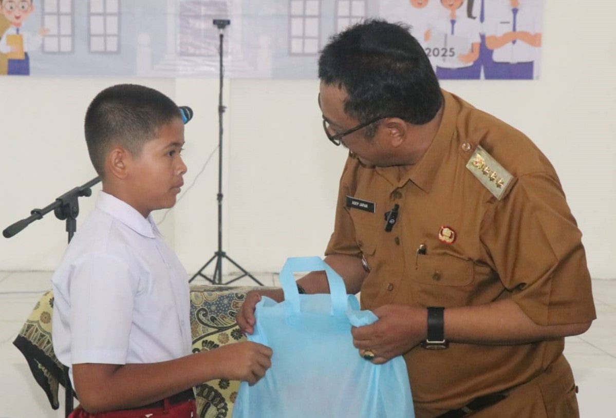 acara pembukaan Sekolah Rakyat Menengah Pertama (SRMP) 7 Kabupaten Sukabumi 2025 yang dilaunching oleh Bupati Sukabumi H. Asep Japar di Sekolah Rakyat Sentra Phalamarta Cibadak, Senin 14 Juli 2025.