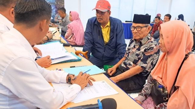 Kantor Pertanahan Kabupaten Sukabumi kembali melaksanakan kegiatan pemberian uang ganti kerugian kepada masyarakat terdampak, Rabu (2/7/2025).