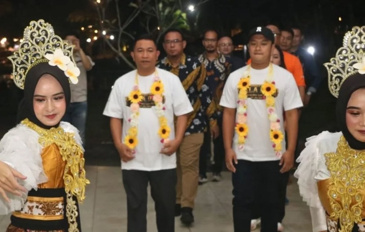 Kontes Burung Piala DPRD Sukabumi 2025 sukses digelar, diikuti 400 peserta dan berdampak positif pada UMKM serta pariwisata lokal.