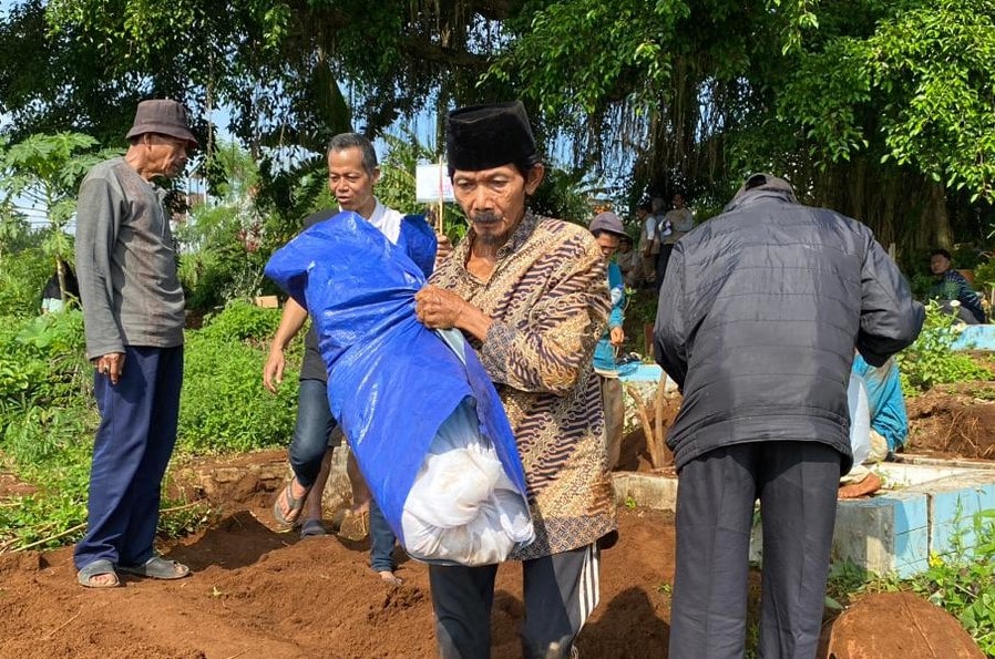 Pemindahan makam ini dijadwalkan berlangsung selama 10 hari ke depan dan menjadi bagian dari tahap krusial proyek infrastruktur strategis nasional. Mayoritas jenazah dipindahkan ke TPU Pasir Kuil, yang juga berada di Desa Balekambang, sementara sebagian lainnya atas permintaan keluarga dipindahkan ke wilayah Cianjur, Bandung, hingga Cicurug, Kabupaten Sukabumi.