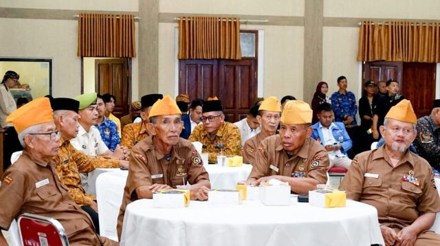 Suasana ramah tamah HUT RI ke-80 yang digelar Pemkab Sukabumi sebagai bentuk penghormatan kepada para pejuang.