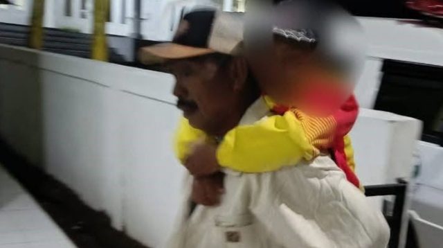 Menanggapi insiden keracunan makanan yang menimpa sejumlah siswa di Desa Cipamingkis, Kecamatan Cidolog, Bupati Sukabumi Asep Japar menyampaikan pernyataan resmi melalui sebuah video yang kini telah tersebar luas di berbagai platform.